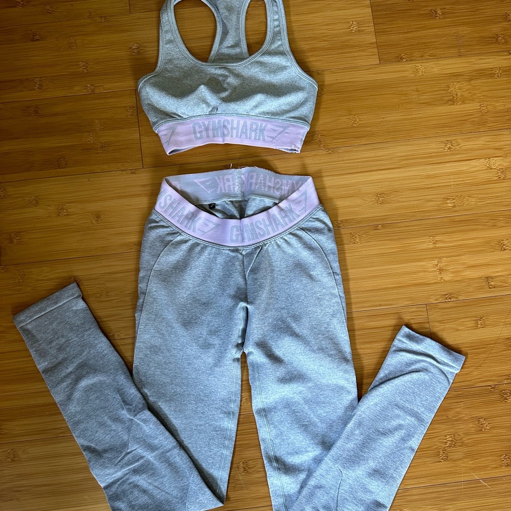 Gymshark leggings & sports bra (leggings size small - sports bra xs/s)